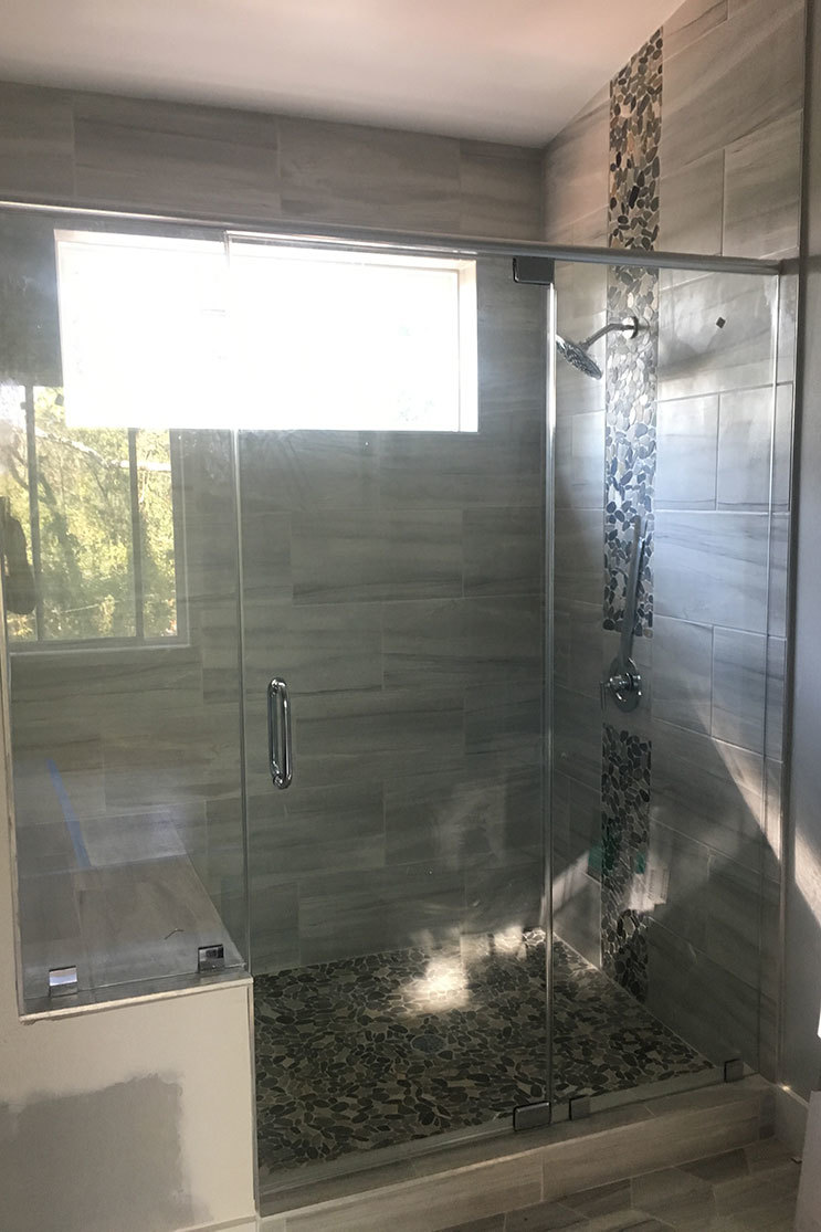 Partner Mobile Glass shower door